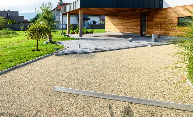 Resin bound driveway with smooth stone surface
